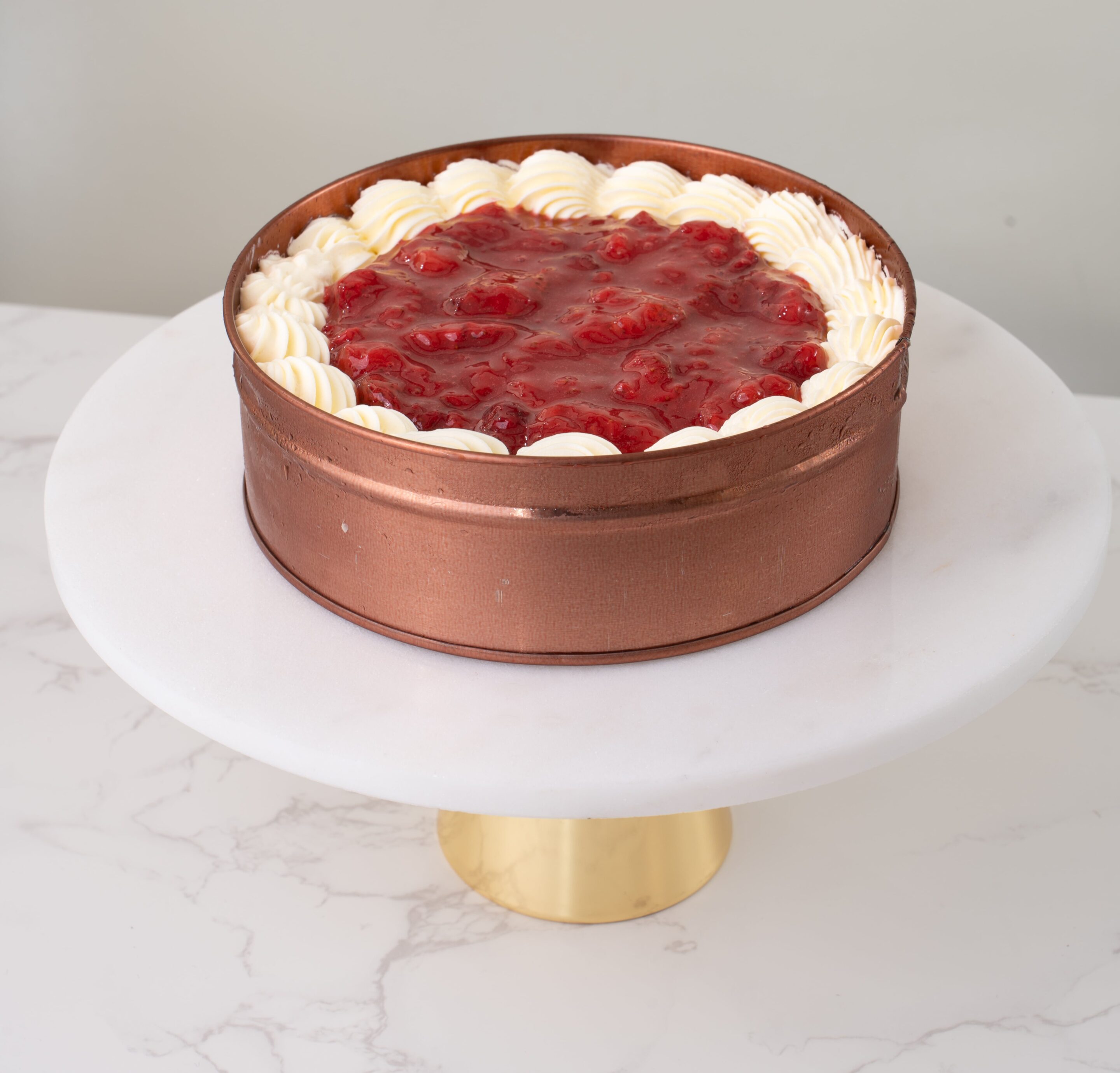 6X2 STRAWBERRY CREAM TIN CAN